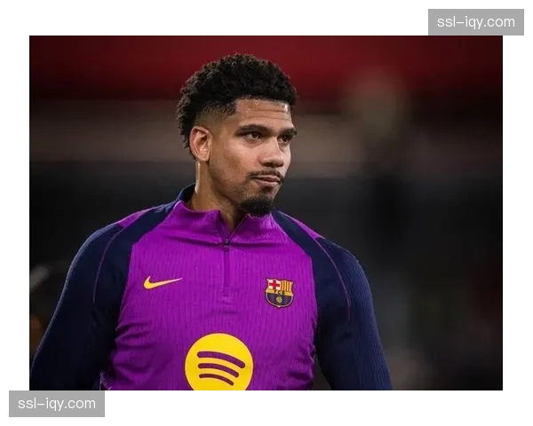 官方：巴萨后卫阿劳霍成功接受右手掌骨手术